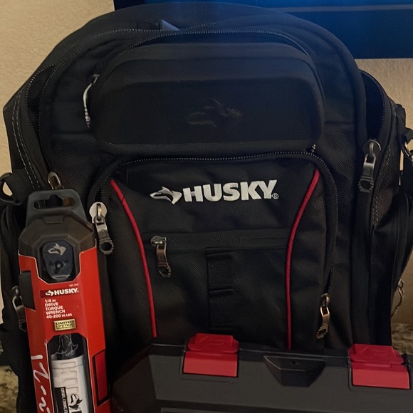 Husky backpack- 1/4 inch drive torque wrench, 12 V chargeable cordless ratchet - Picture 4 of 15